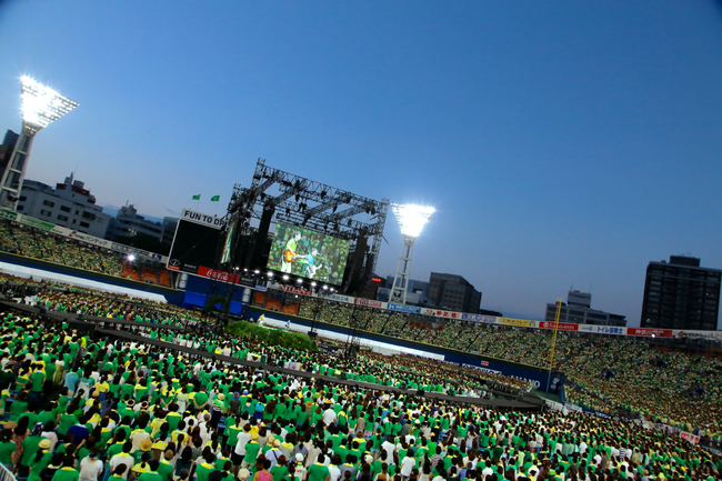 ゆず、15年ぶり横浜スタジアム“弾き語り